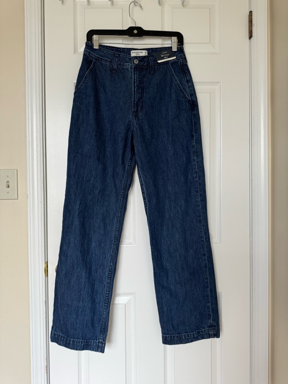 Abercrombie & Fitch High-Rise Loose Jeans in Blue Denim - Picture 2 of 4